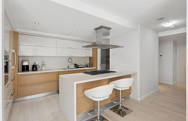 305 8 Smithe Mews Yaletown