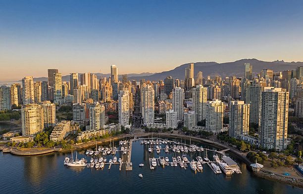 702 1099 Marinaside Crescent Yaletown