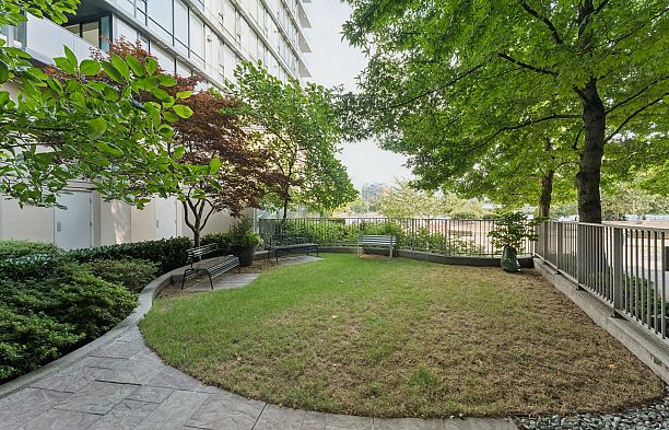 305 8 Smithe Mews Yaletown