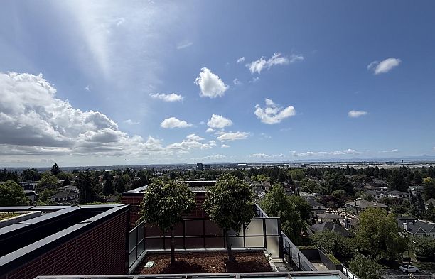 808 1561 W 57th Avenue South Granville