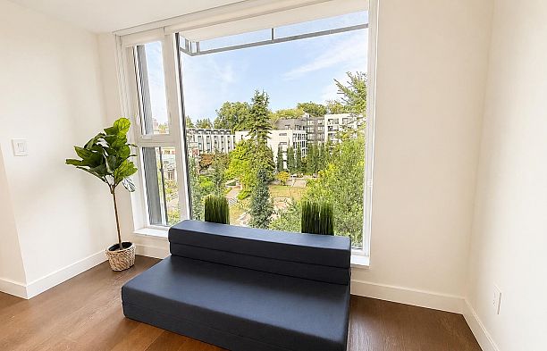 808 1561 W 57th Avenue South Granville