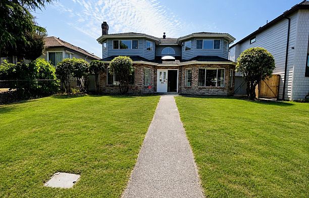 2718 Oliver Crescent Arbutus