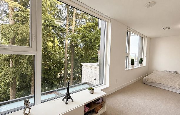 808 1561 W 57th Avenue South Granville