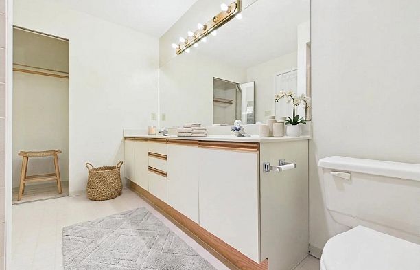 2718 Oliver Crescent Arbutus