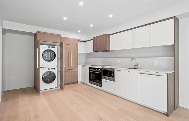 153 408 W 45th Avenue Oakridge VW