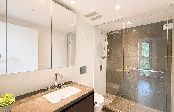 808 1561 W 57th Avenue South Granville