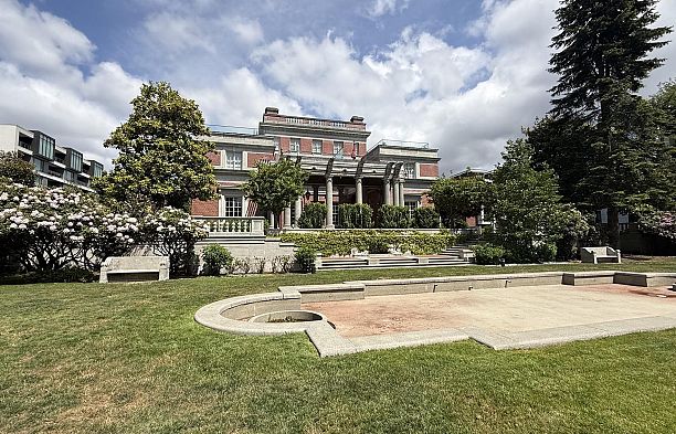 808 1561 W 57th Avenue South Granville