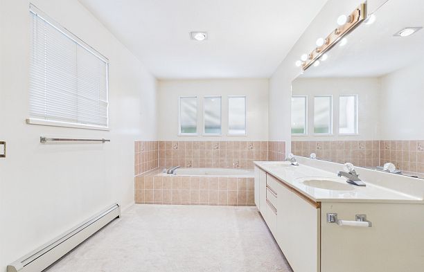 2718 Oliver Crescent Arbutus