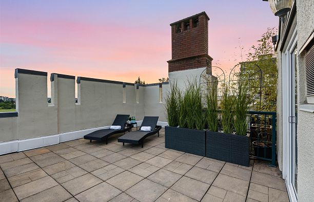 307 1311 Beach Avenue West End VW