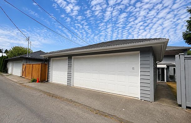 2718 Oliver Crescent Arbutus
