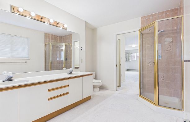 2718 Oliver Crescent Arbutus