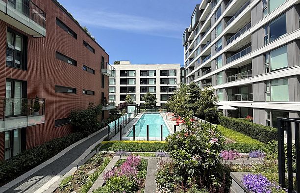 808 1561 W 57th Avenue South Granville