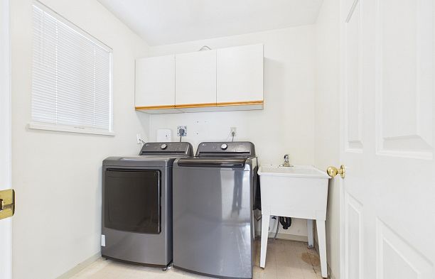 2718 Oliver Crescent Arbutus