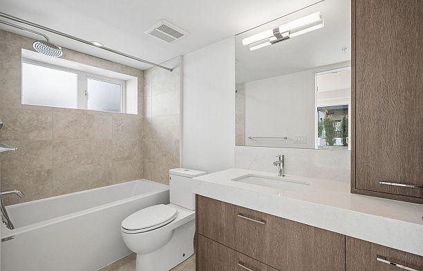 153 408 W 45th Avenue Oakridge VW