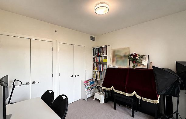 808 1561 W 57th Avenue South Granville