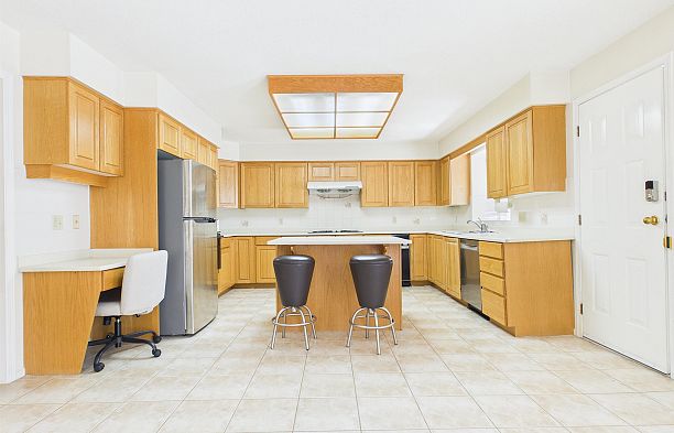 2718 Oliver Crescent Arbutus