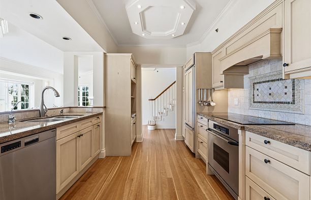 307 1311 Beach Avenue West End VW