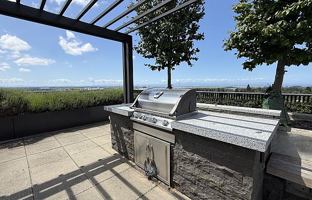 808 1561 W 57th Avenue South Granville