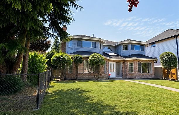 2718 Oliver Crescent Arbutus