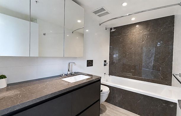 808 1561 W 57th Avenue South Granville