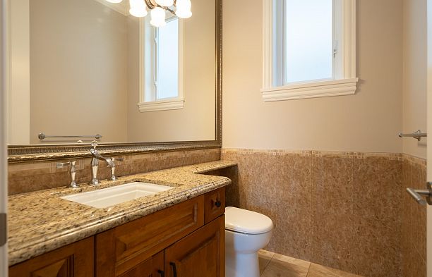 2715 W 20th Avenue Arbutus