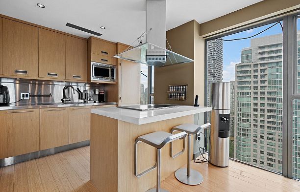 2302 1000 Beach Avenue Yaletown