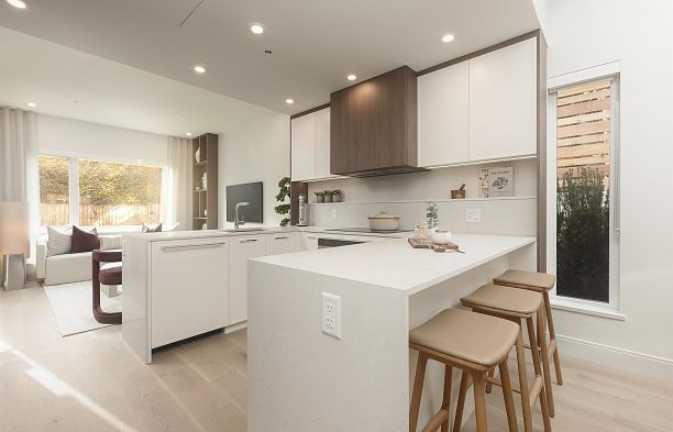 388 W 45th Avenue Oakridge VW