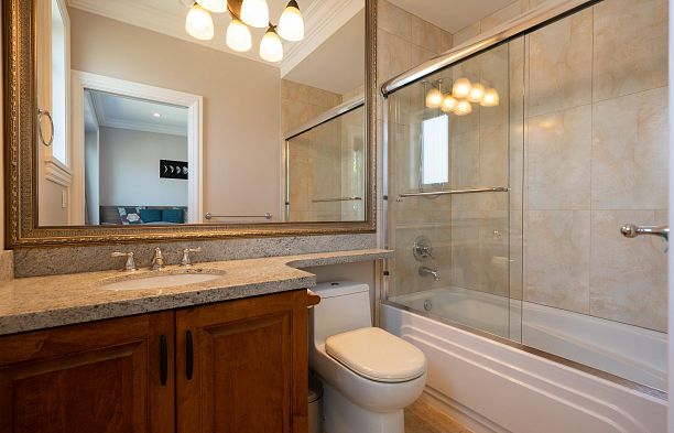 2715 W 20th Avenue Arbutus