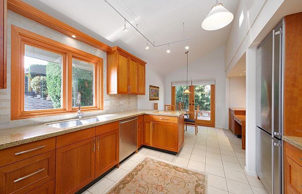 4729 Paton Street Quilchena