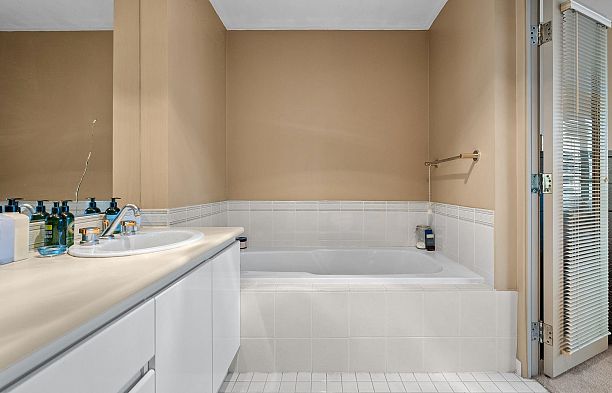 2302 1000 Beach Avenue Yaletown