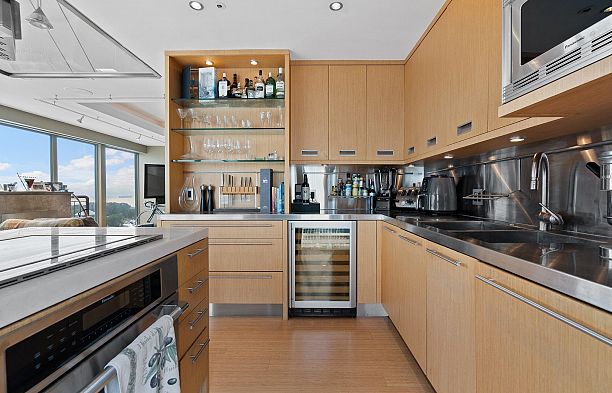 2302 1000 Beach Avenue Yaletown