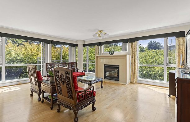 412 618 W 45th Avenue Oakridge VW