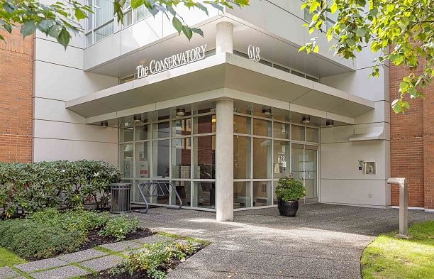 412 618 W 45th Avenue Oakridge VW
