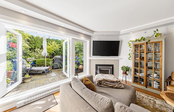 W102 3189 Camosun Street Point Grey