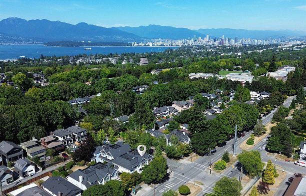 W102 3189 Camosun Street Point Grey