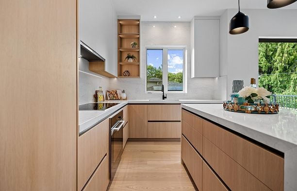 2 3813 W 16th Avenue Point Grey