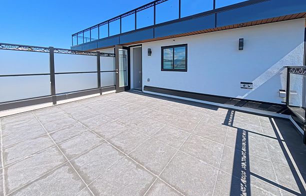 2 2557 W King Edward Avenue Arbutus