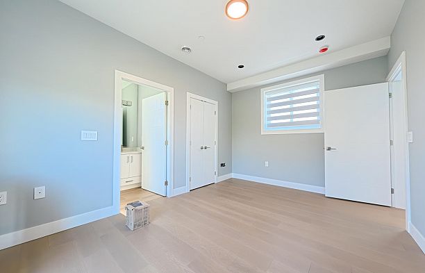 2 2557 W King Edward Avenue Arbutus