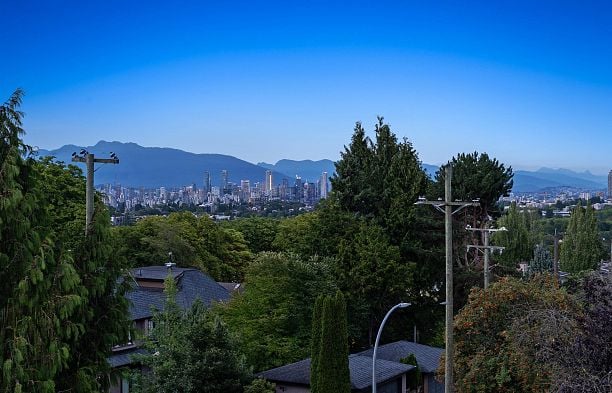 2 3813 W 16th Avenue Point Grey