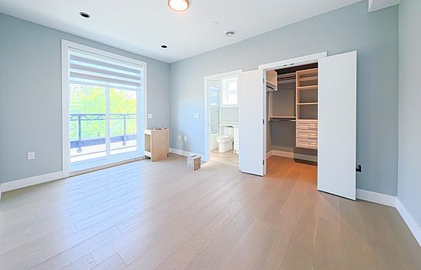 2 2557 W King Edward Avenue Arbutus
