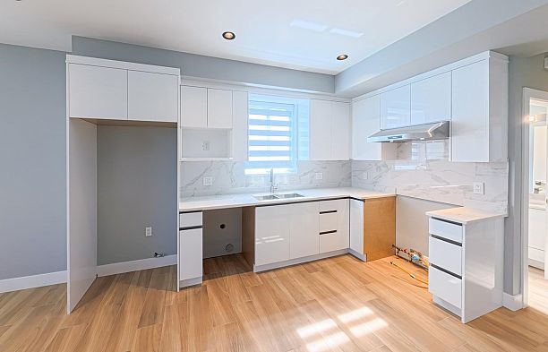 2 2557 W King Edward Avenue Arbutus
