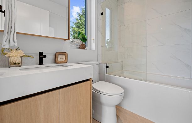 2 3813 W 16th Avenue Point Grey