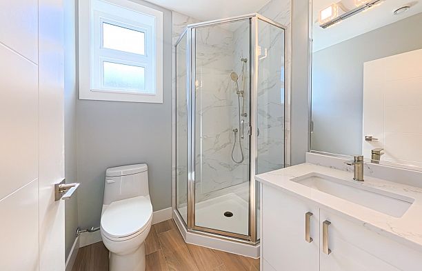 2 2557 W King Edward Avenue Arbutus