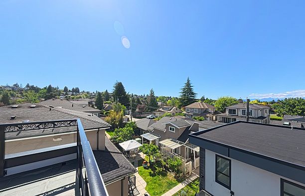 2 2557 W King Edward Avenue Arbutus