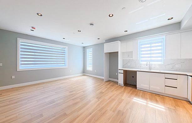 2 2557 W King Edward Avenue Arbutus
