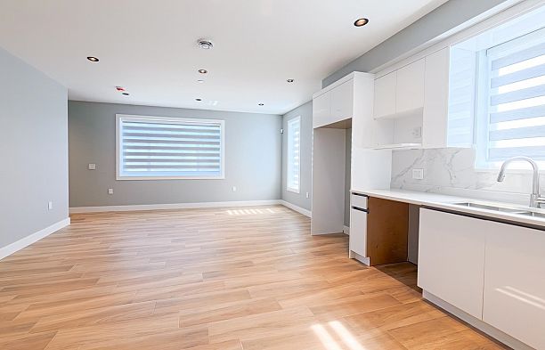 2 2557 W King Edward Avenue Arbutus