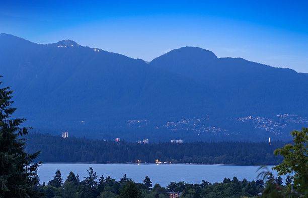 2 3813 W 16th Avenue Point Grey