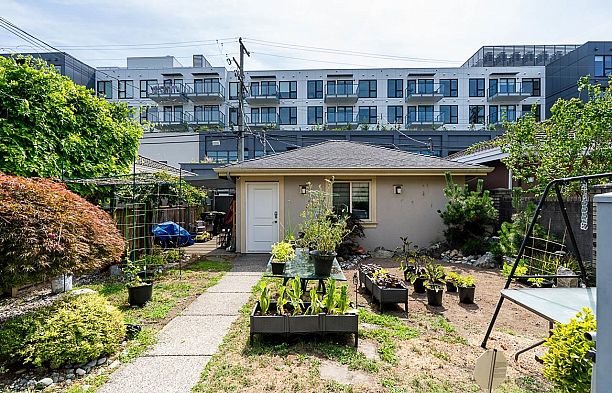 152 W 48th Avenue Oakridge VW