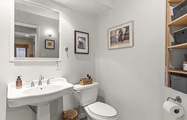 102 2535 York Avenue Kitsilano