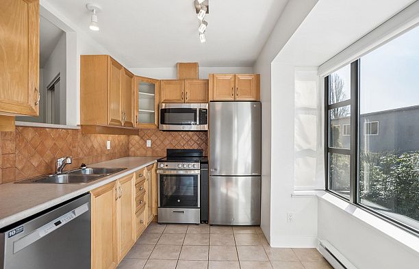 305 2119 Yew Street Kitsilano